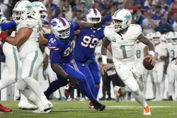 Tua Tagovailoa’s brutal interception, boneheaded special team’s flag sink Dolphins to 0-3