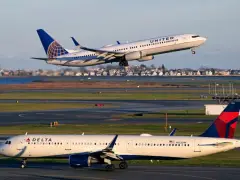 ‘It’s not weird’: The people who love to stare at airplane flight maps